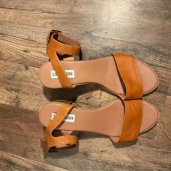 Steve Madden Shoes - Steve Madden leather sandal w/block heel size 9.5M